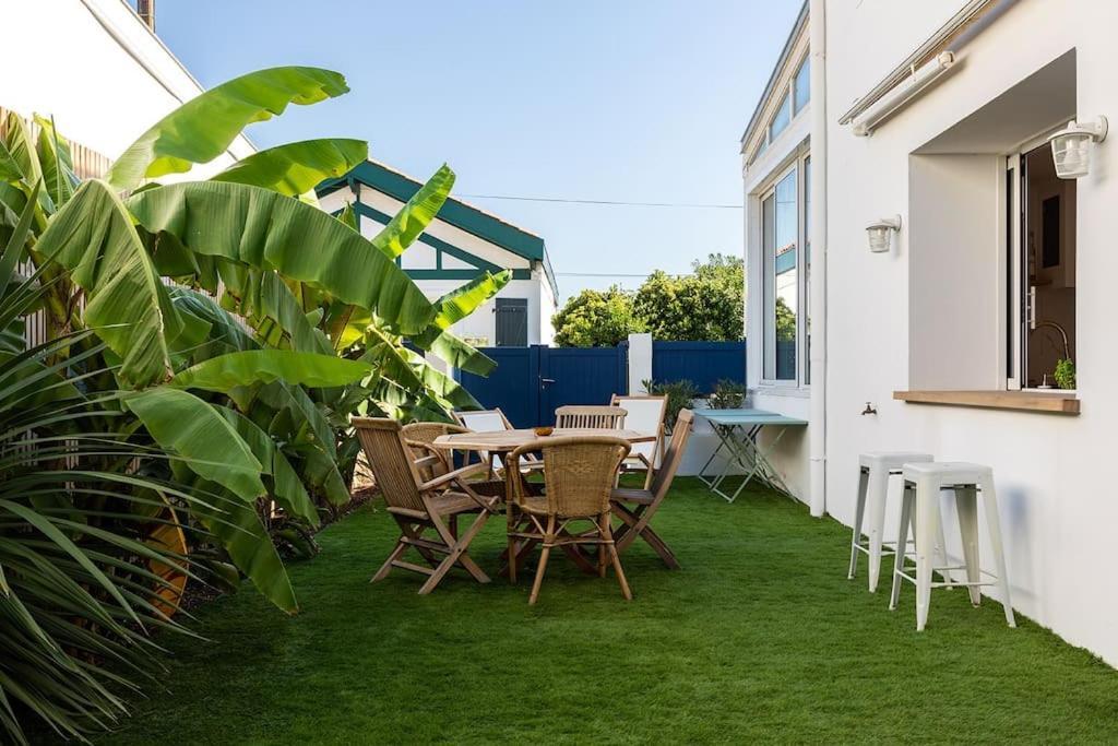 Beautiful Beach House In Front Of The Ocean 비아히쯔 외부 사진