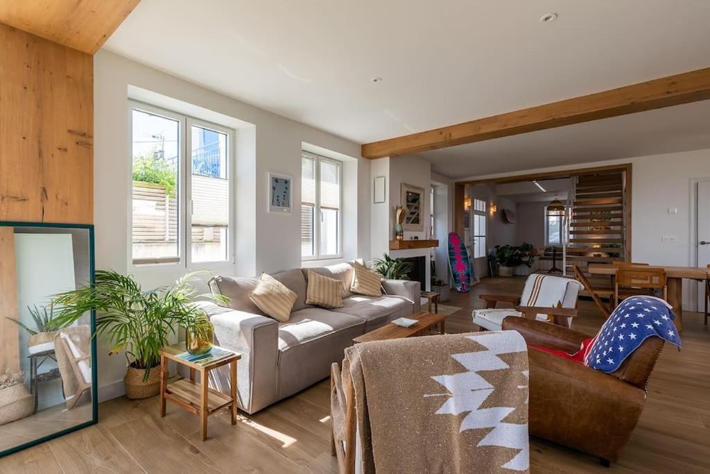 Beautiful Beach House In Front Of The Ocean 비아히쯔 외부 사진
