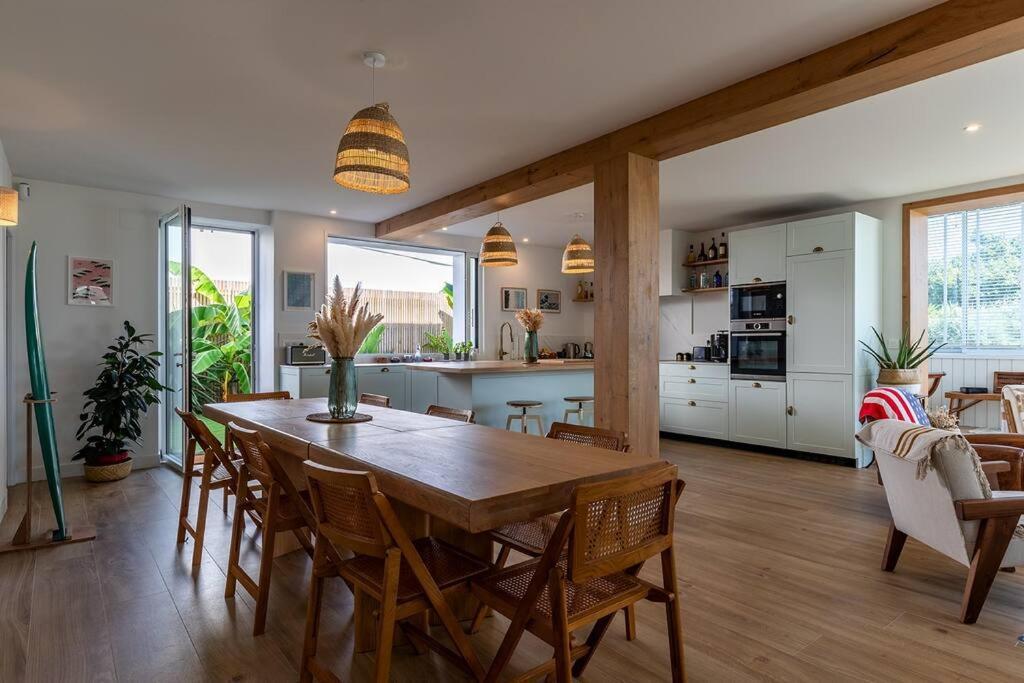 Beautiful Beach House In Front Of The Ocean 비아히쯔 외부 사진