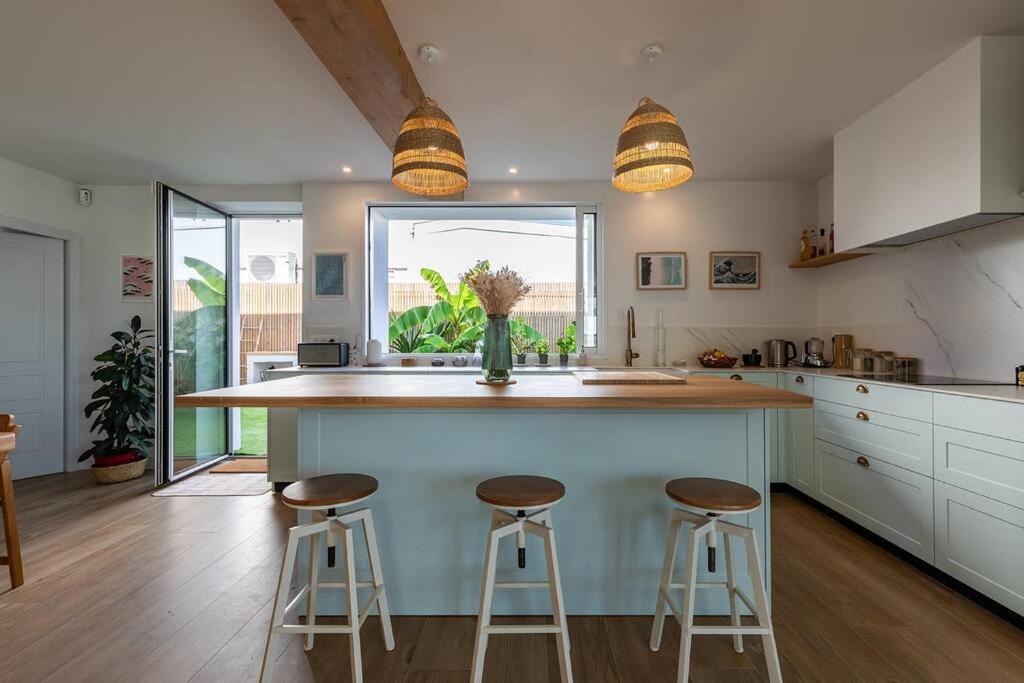 Beautiful Beach House In Front Of The Ocean 비아히쯔 외부 사진
