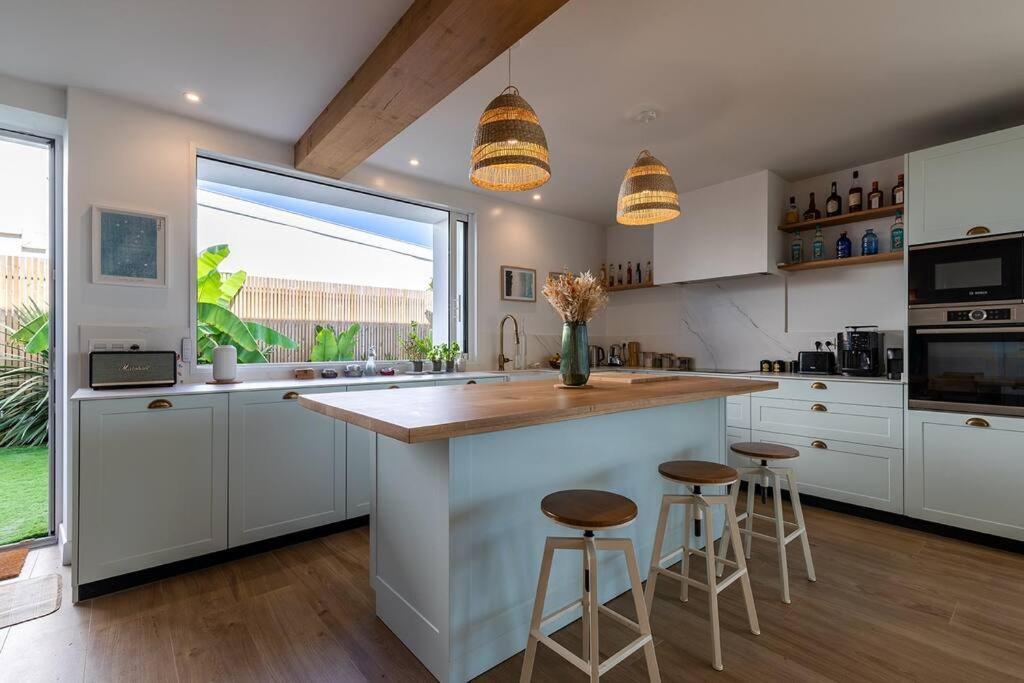 Beautiful Beach House In Front Of The Ocean 비아히쯔 외부 사진