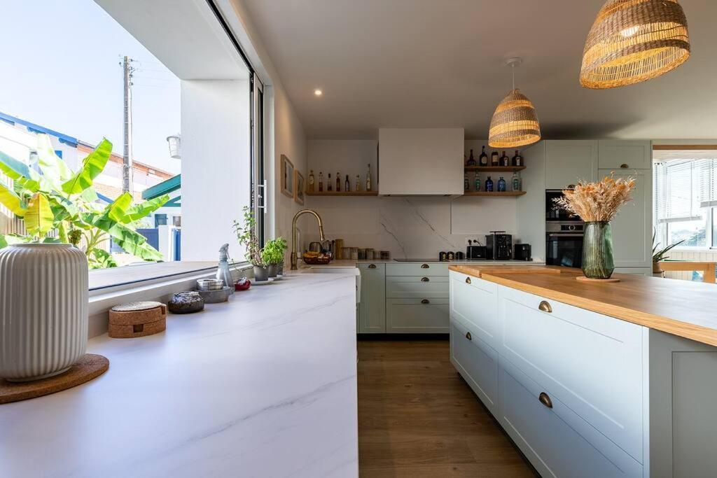 Beautiful Beach House In Front Of The Ocean 비아히쯔 외부 사진