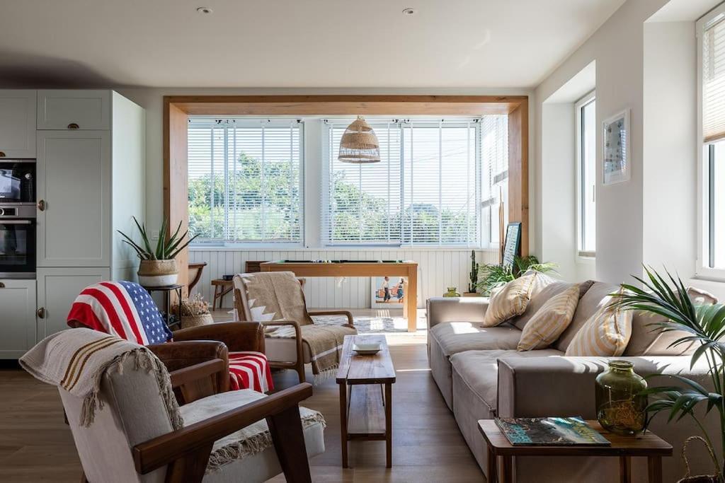Beautiful Beach House In Front Of The Ocean 비아히쯔 외부 사진