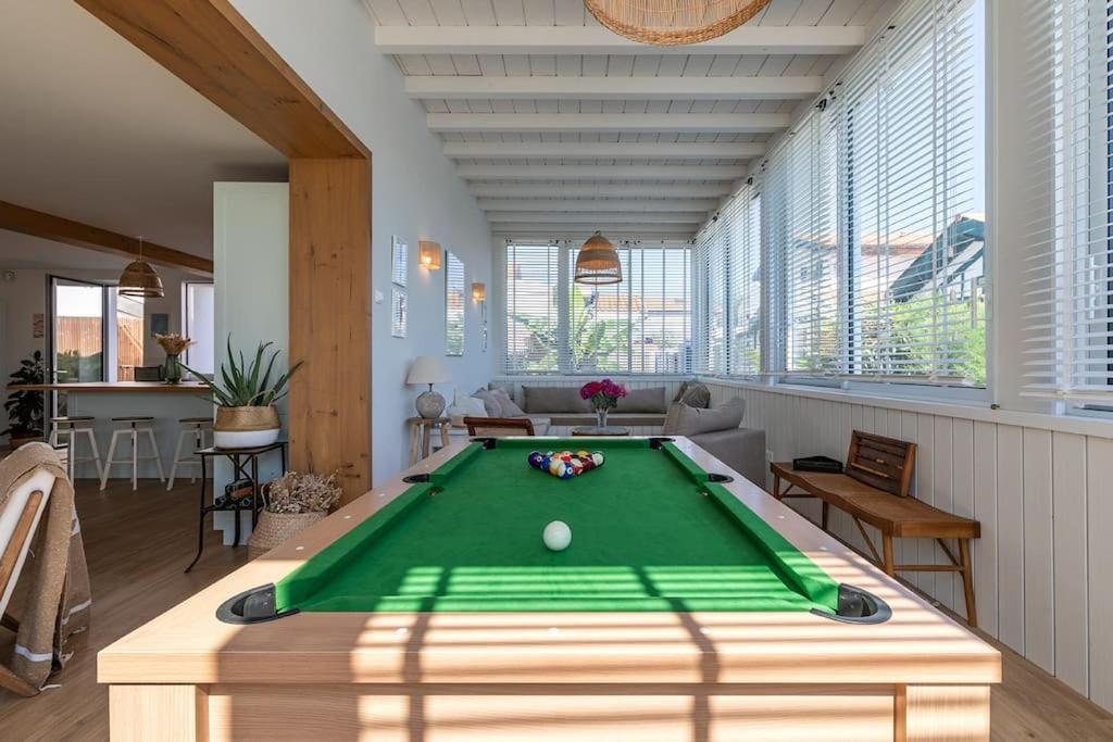 Beautiful Beach House In Front Of The Ocean 비아히쯔 외부 사진